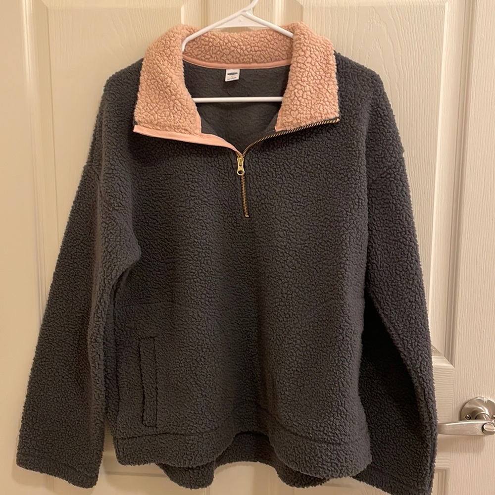 Gray pullover with light pink collar. Pockets on the front and gold quarter zip